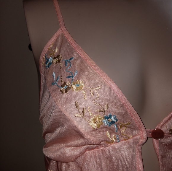 Vintage pink satin lingerie slip with blue embroidered flowers size medium - Picture 4 of 5